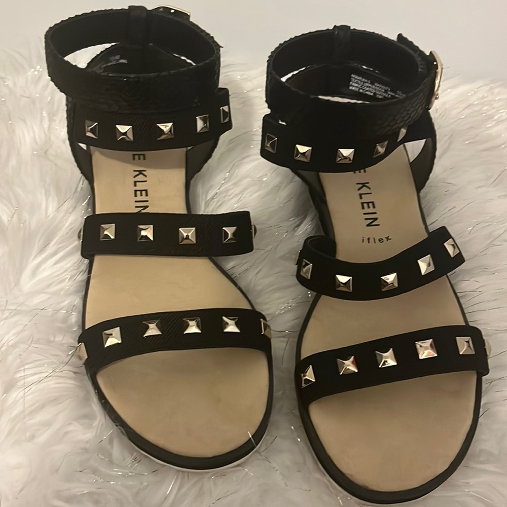 Anne Klein iflex studded platform sandal in size 10 1/2